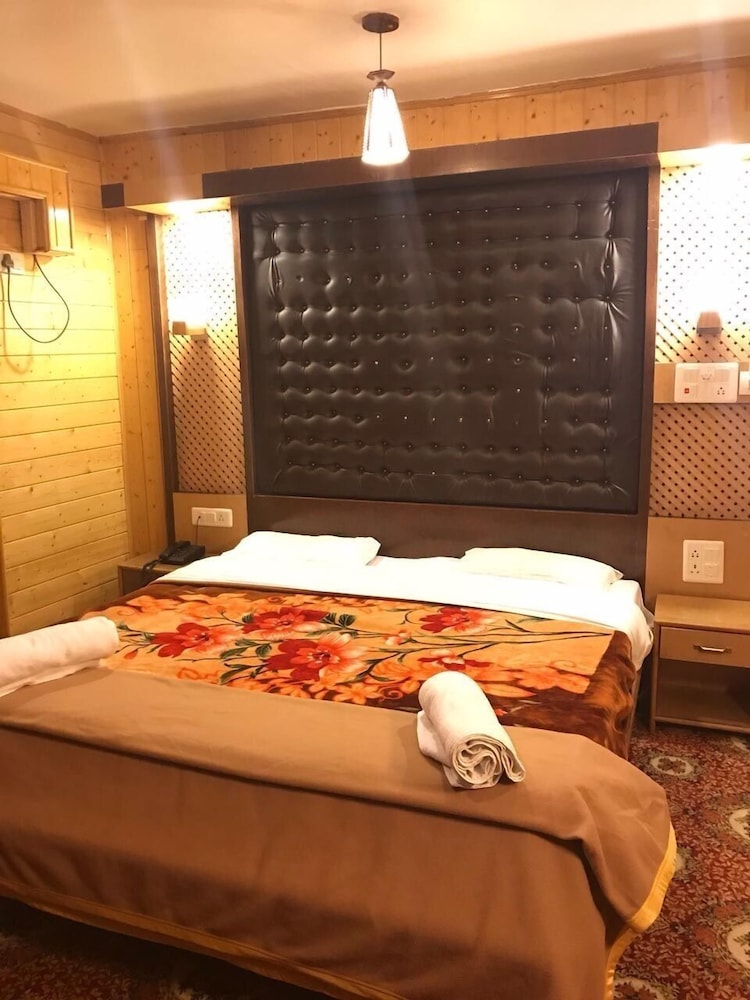 Deluxe Room, 1 King Bed, Valley View photo 3