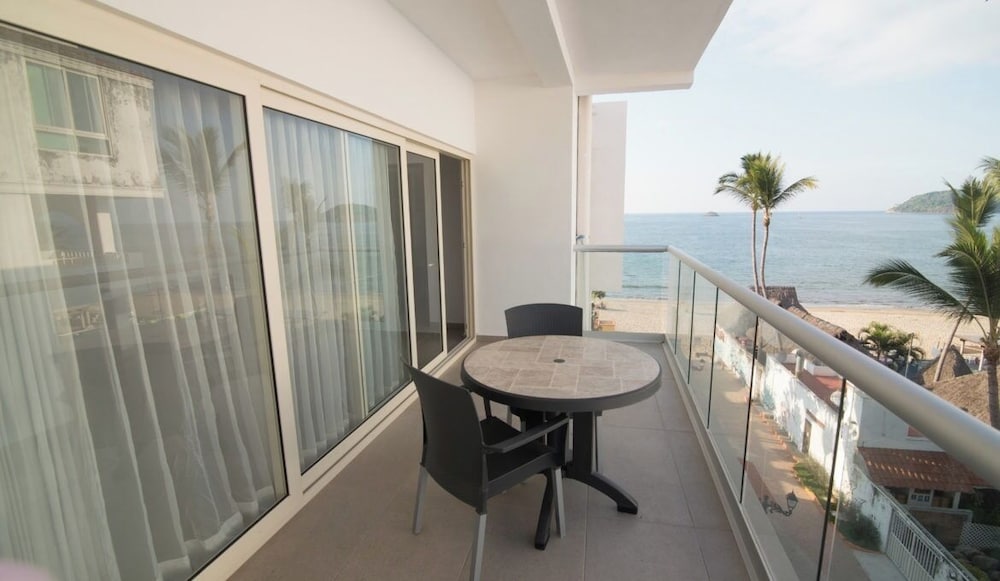 Studio, Partial Ocean View