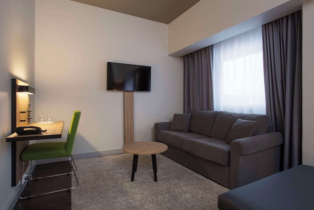 Family Room (Three) - Photo 3