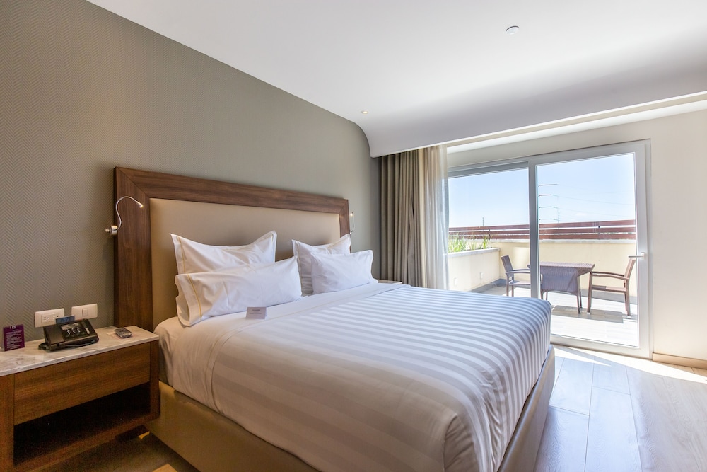 Deluxe Room, 1 King Bed, Terrace