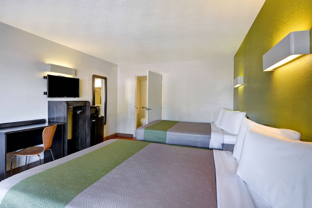 Standard Suite, 1 Queen Bed, Non Smoking photo 3