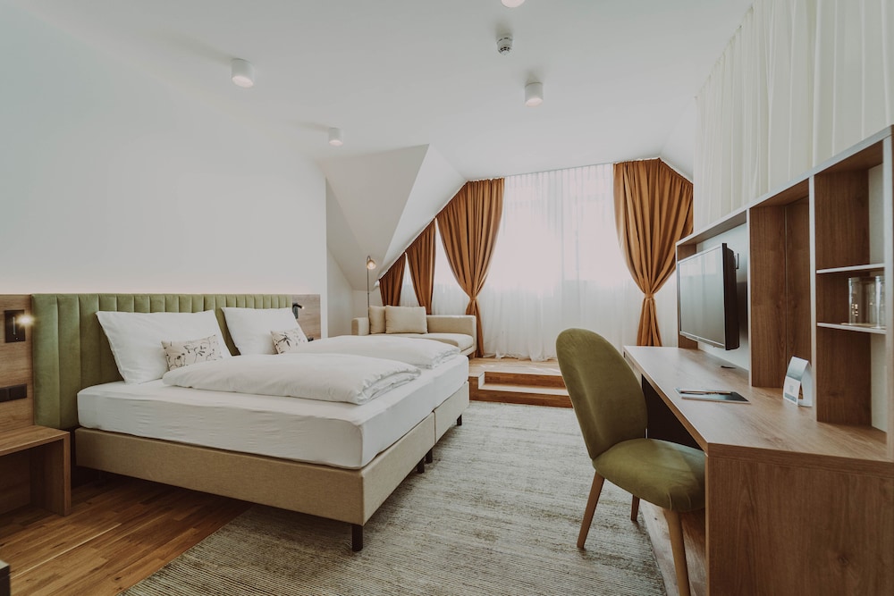 Honeymoon Studio Suite