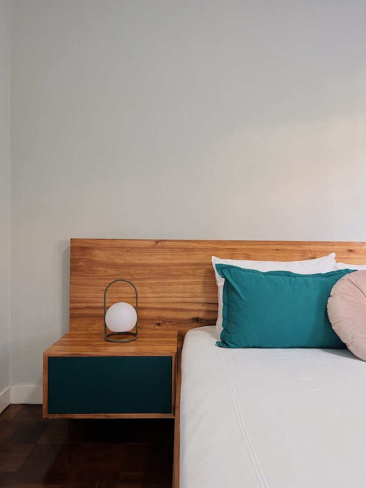 Zweibettzimmer mit gemeinsam genutztem Badezimmer