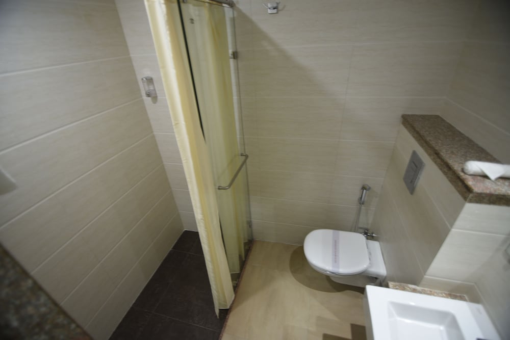 Basic Suite, 1 Queen Bed photo 2