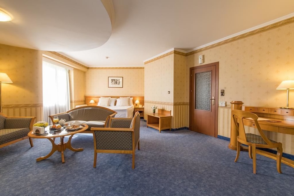 Suite - Photo 6