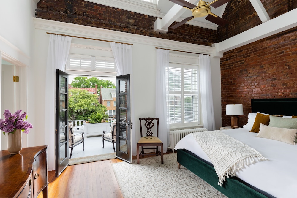 Premium Room, 1 King Bed, Non Smoking, Balcony