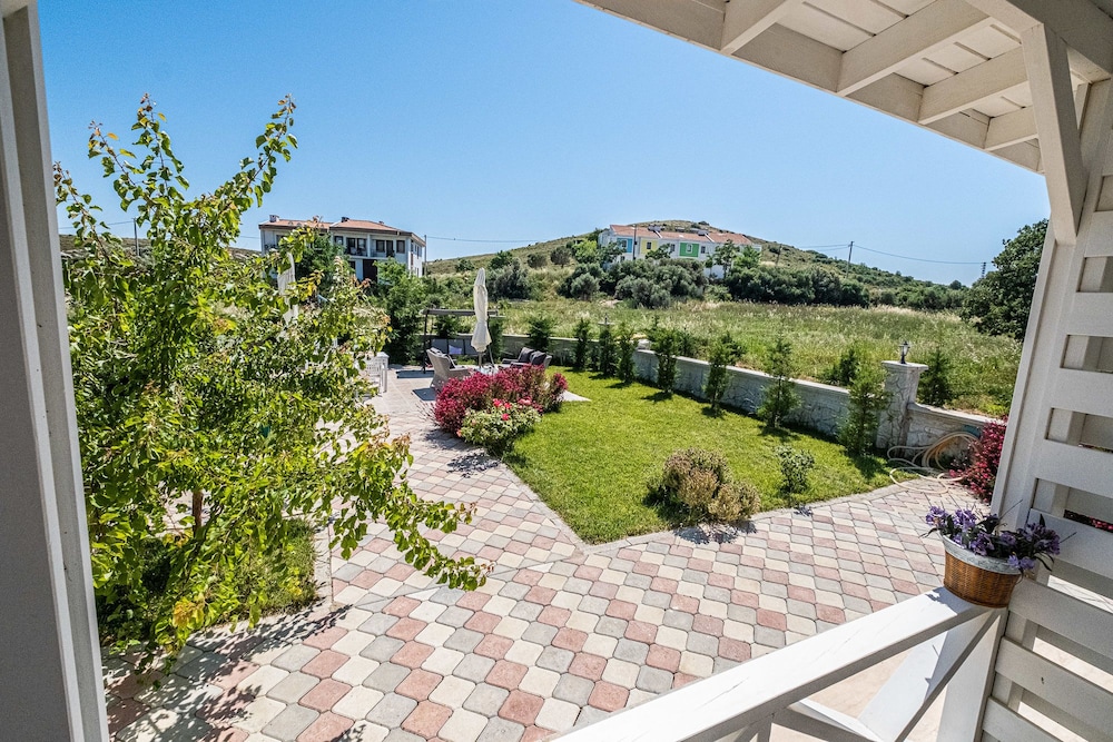 Grand Double Room, Patio, Garden Area photo 3