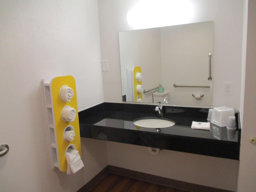 Standard Suite, 1 King Bed, Accessible, Non Smoking - Photo 3