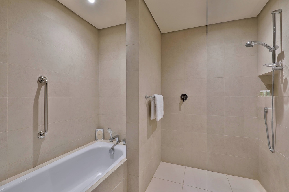Business Suite, 1 Bedroom, City View - Photo 10
