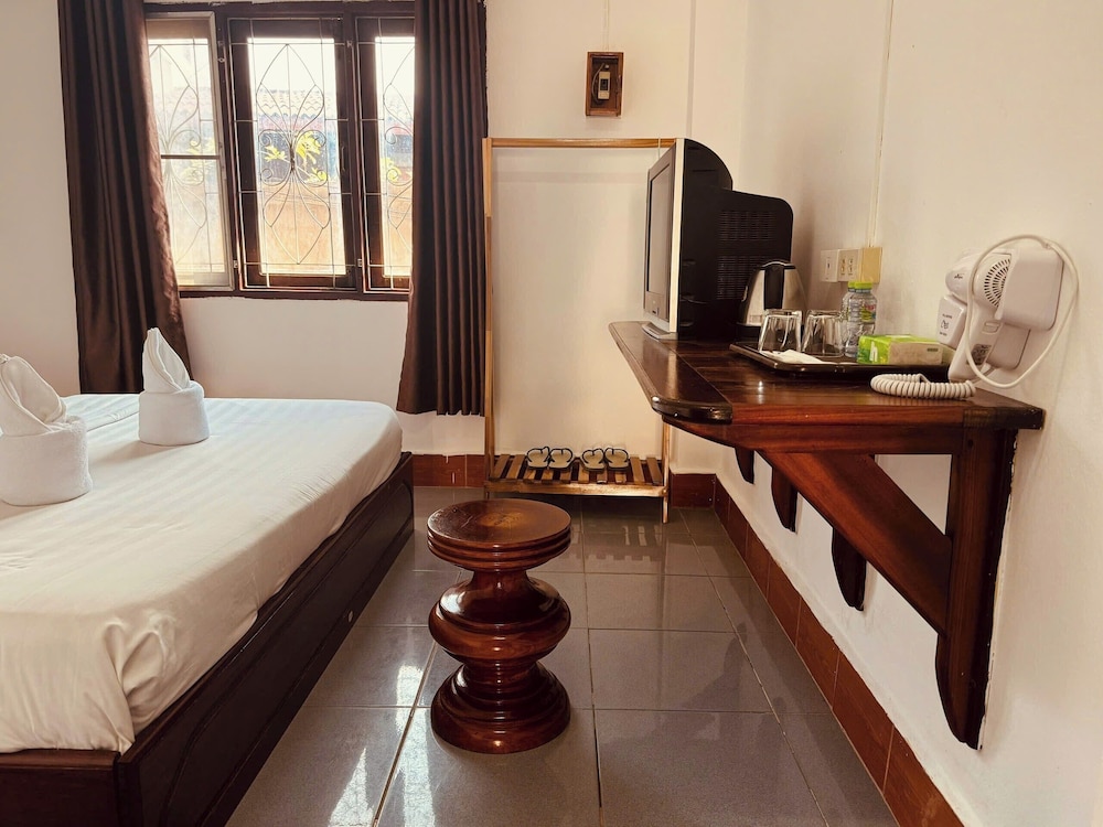 Economy Double Room, 1 King Bed