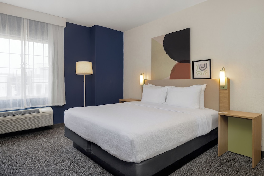 Room, 1 King Bed, Accessible (Mobility & Hearing, Roll-in Shower) photo 1