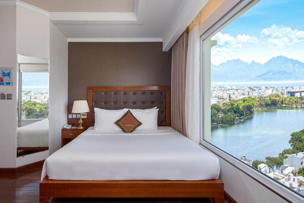 Deluxe Double Room, City View photo 3