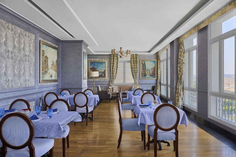 Executive Room, 1 Bedroom, Club Lounge Access, Pool View (Royal Pool Room)