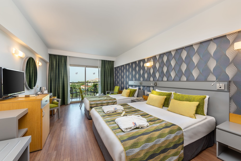 Standard Room, Partial Sea View