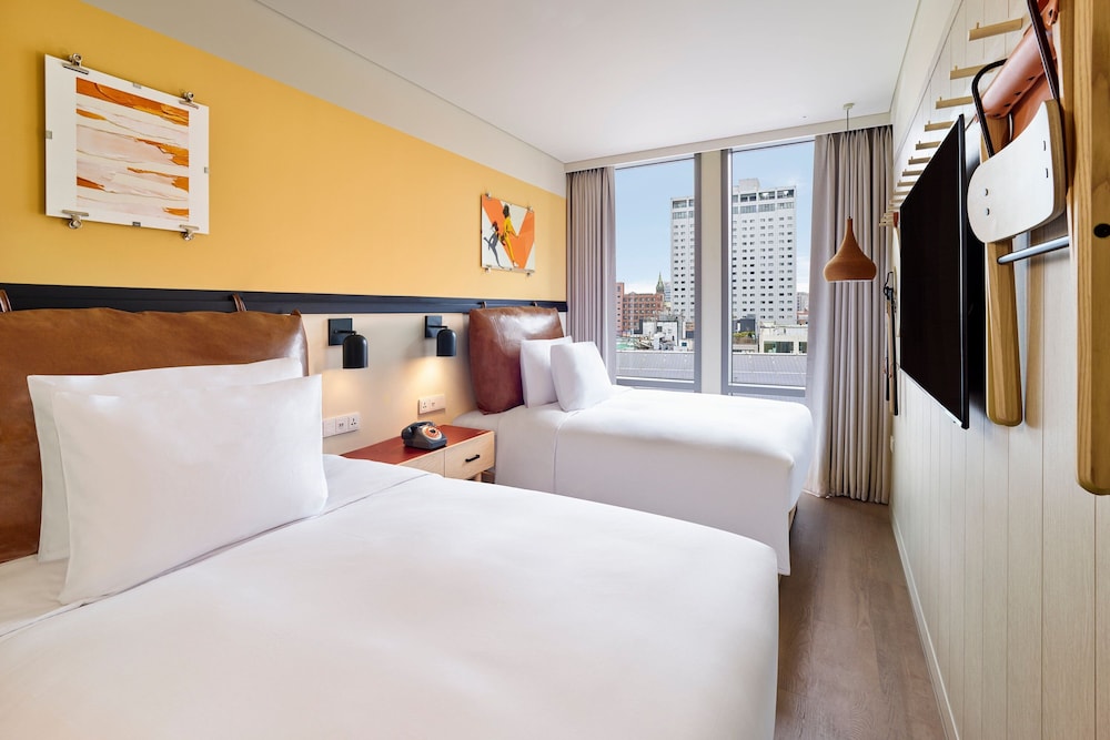 Room, 2 Double Beds, City View