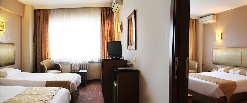 Family Room, City View