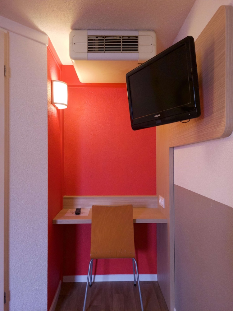 Standard Room, 2 Twin Beds - Photo 1