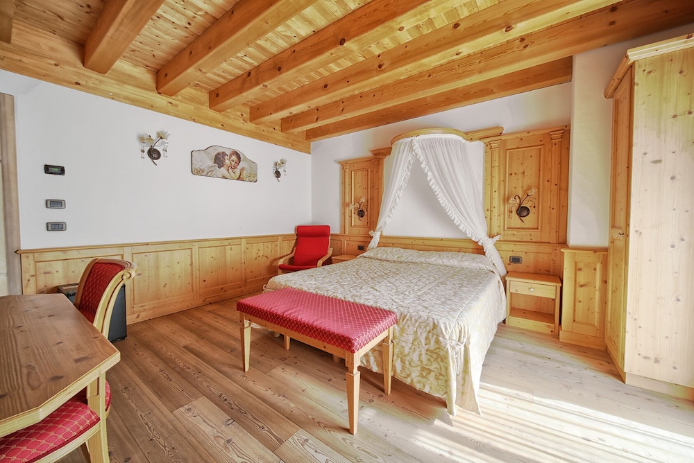 Basic Double Room, 1 Queen Bed, Terrace photo 2
