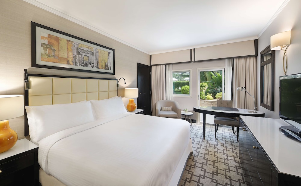 Room, 1 King Bed, Patio, Pool View thumbnail 6