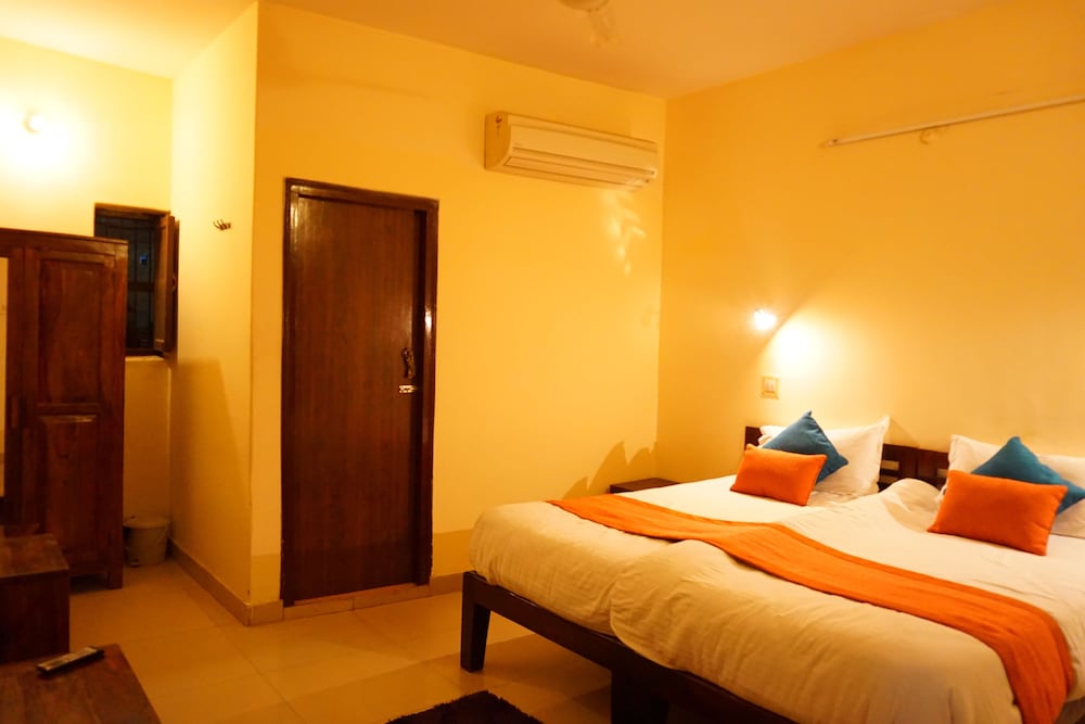 Standard Double or Twin Room, 1 King Bed, Smoking photo 2