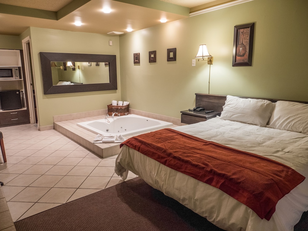 Deluxe Room, 1 Queen Bed, Non Smoking, Hot Tub photo 1