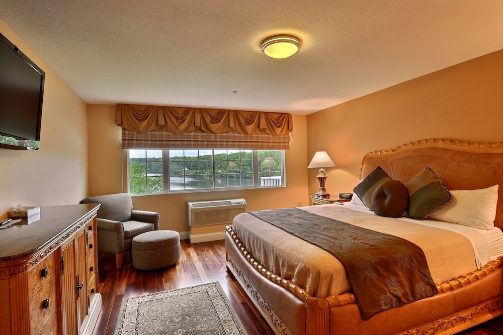 Room, 1 King Bed with Sofa bed, Non Smoking, River View photo 2