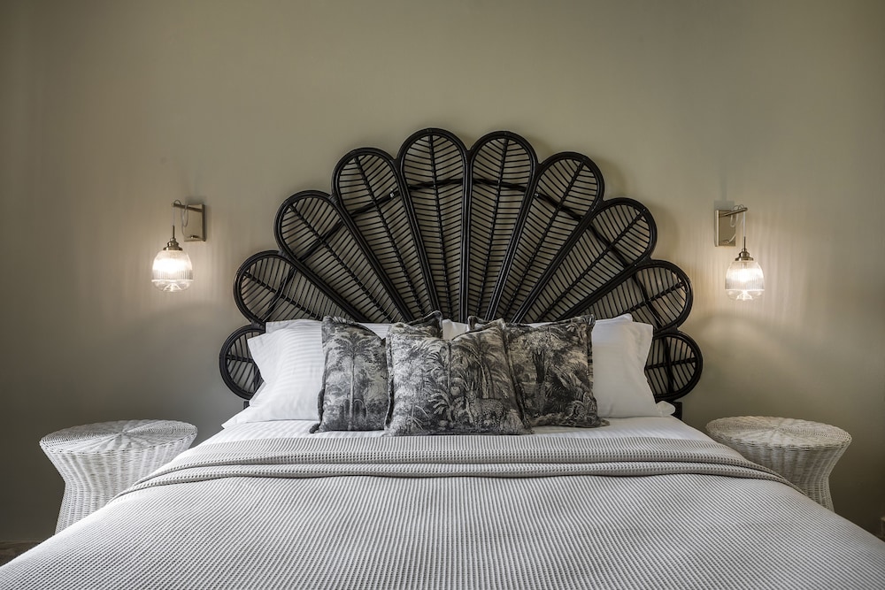 Double or Twin Room with Olive Grove View - Photo 3