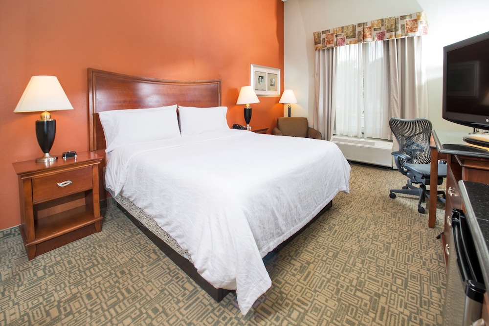 1 King Bed Accessible with Bath Tub - Photo 3