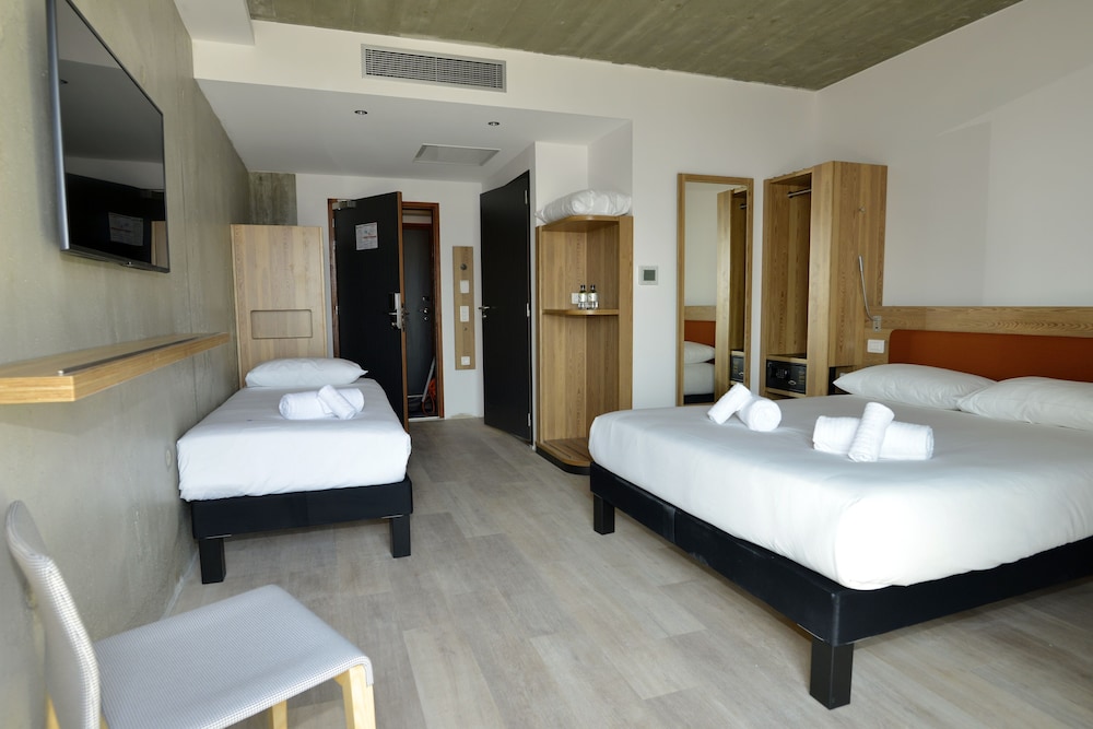 Standard Room, Multiple Beds (Gulf view) - Photo 12
