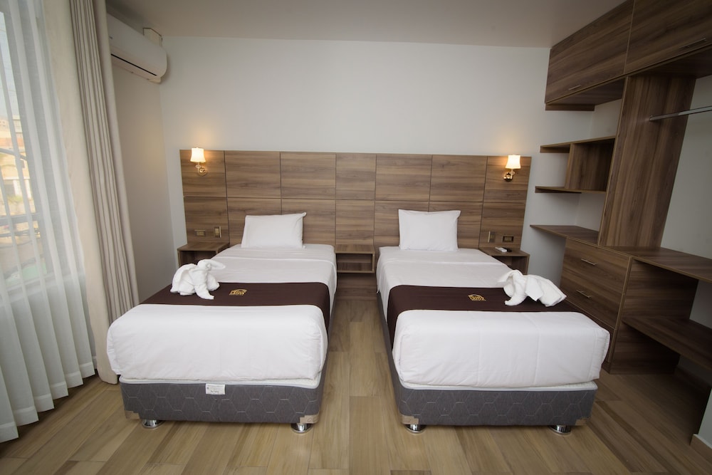 Twin Room, 2 Twin Beds, Ensuite photo 1