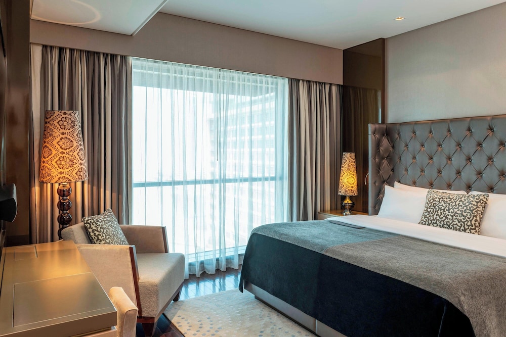 Club Suite, 1 King Bed - Photo 3