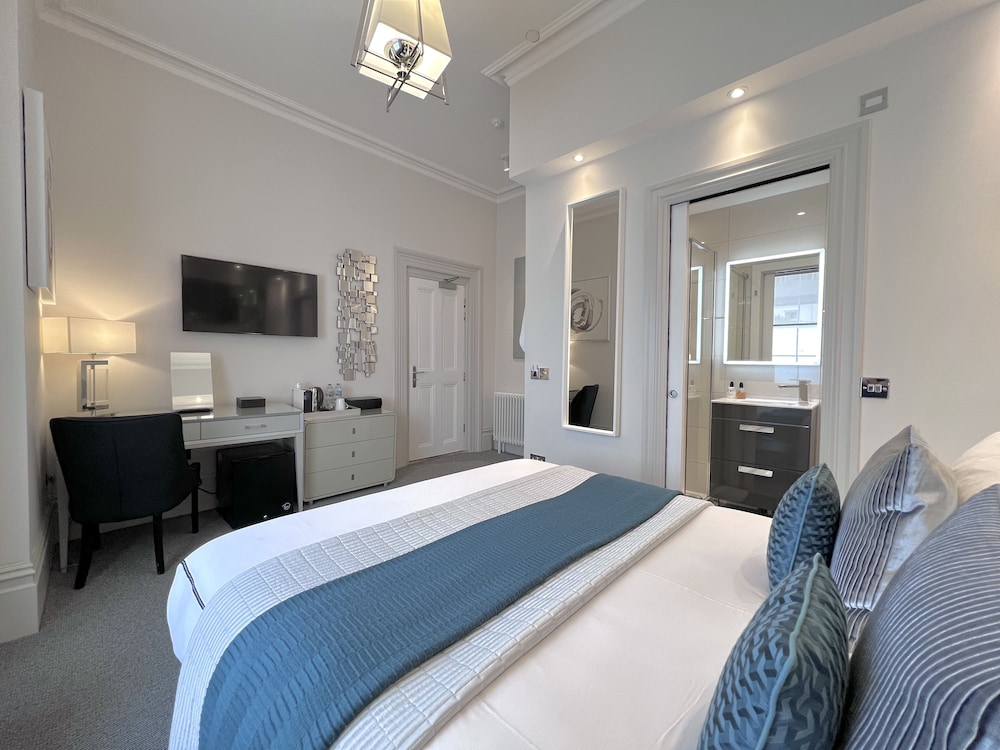 Superior Double Room, Ensuite (Ground Floor Room) photo 2