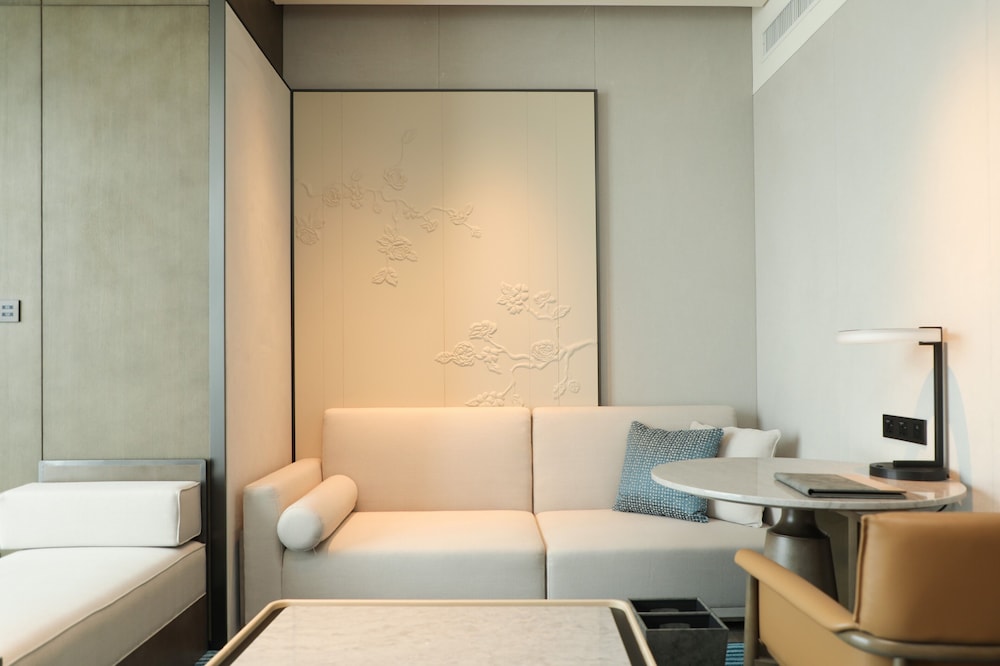Suite, 1 King Bed, City View - Photo 4