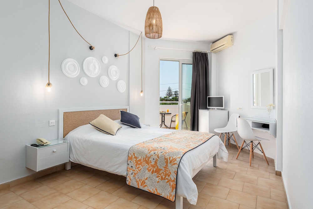 Classic Double or Twin Room, Garden View - Photo 3