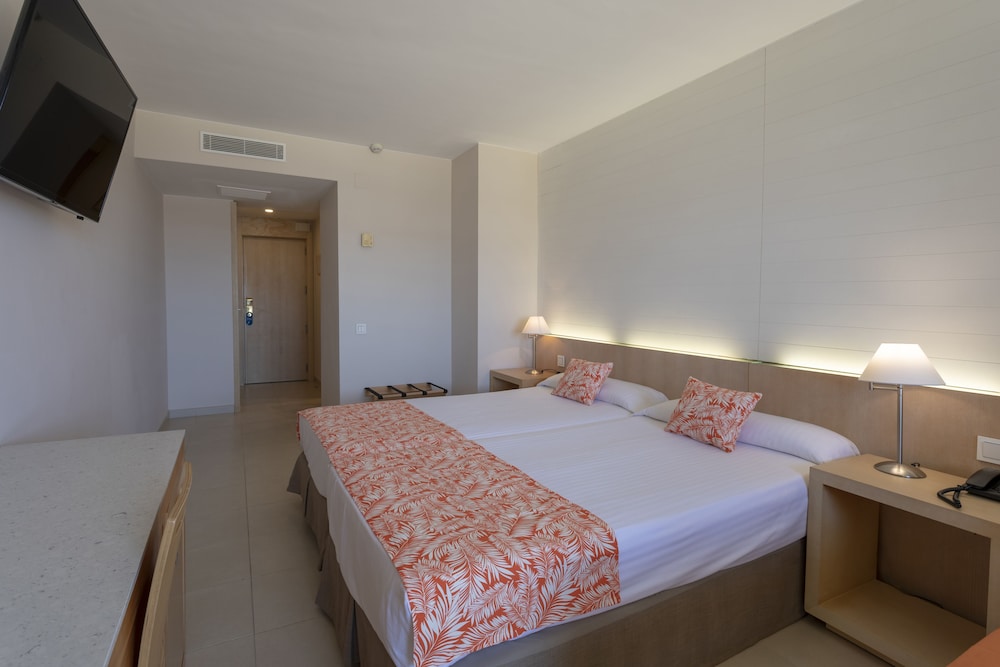 Habitación Doble, Balcón, Vista al Mar (2 Adultos + 2 Niños)