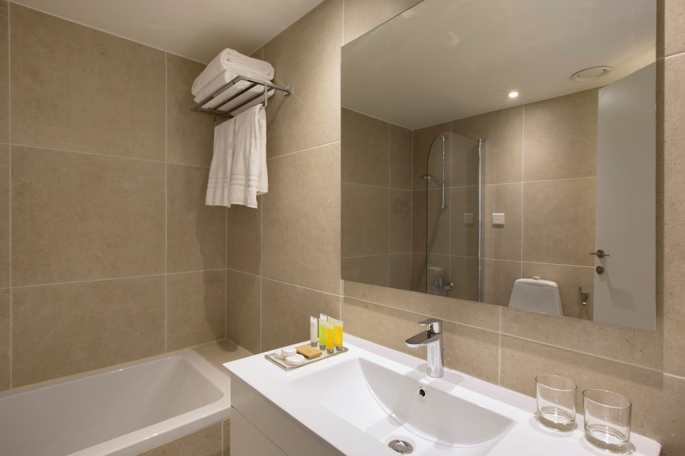 Deluxe Twin/Double Front Sea View room - Photo 1