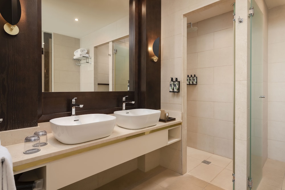 Deluxe Room (2 adults + 1 child) thumbnail 6