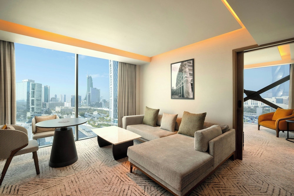 Junior Suite, 1 King Bed, City View - Photo 3