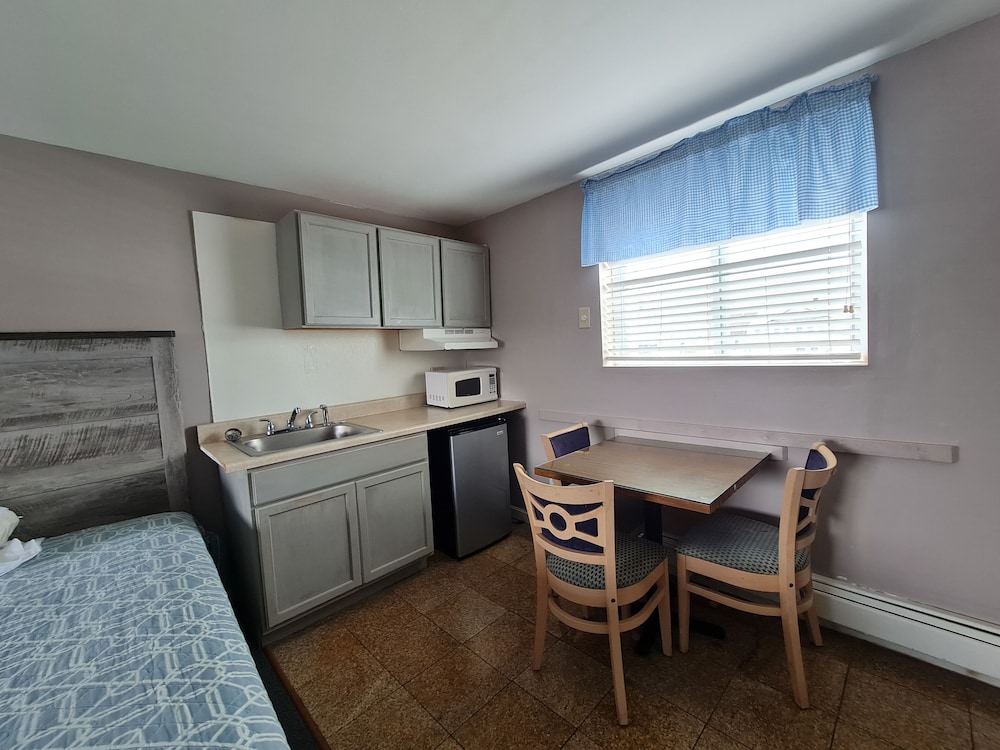 Standard Room, 2 Queen Beds, Kitchen, Courtyard Area photo 3