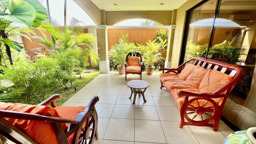 Luxury Condo, Terrace, Poolside