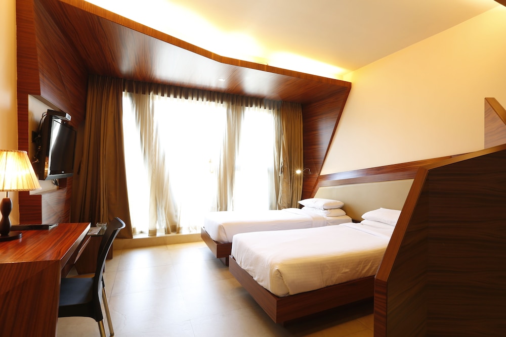 Deluxe Room - Photo 17
