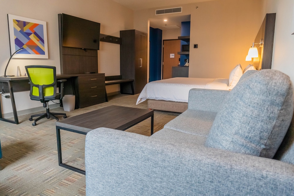 Suite, 1 Bedroom - Photo 4