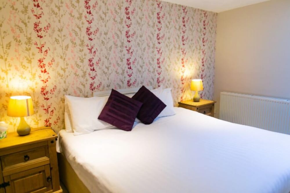 Double or Twin Room (Velux Only, No Window) photo 2