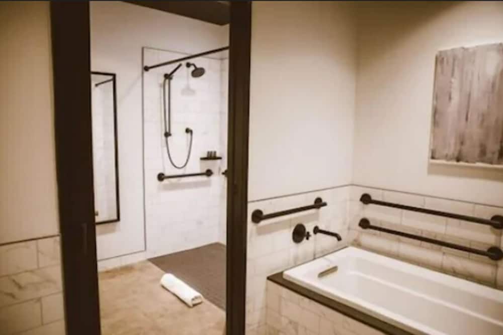 Crossroads Hotel, Foto 2