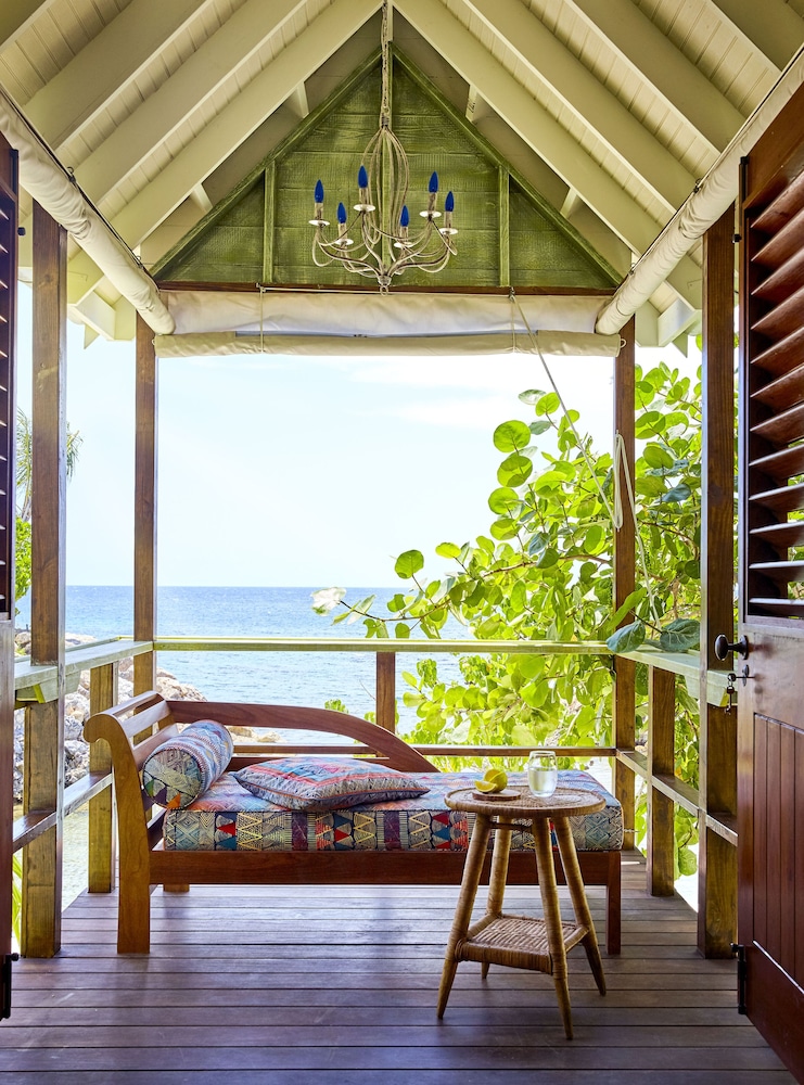 Room, 1 Bedroom (Beach Hut with Cove View) photo 2