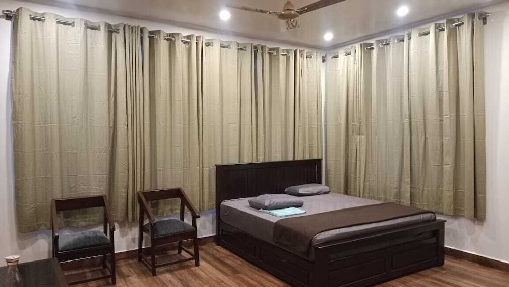 Deluxe Double Room, Balcony, City View photo 2