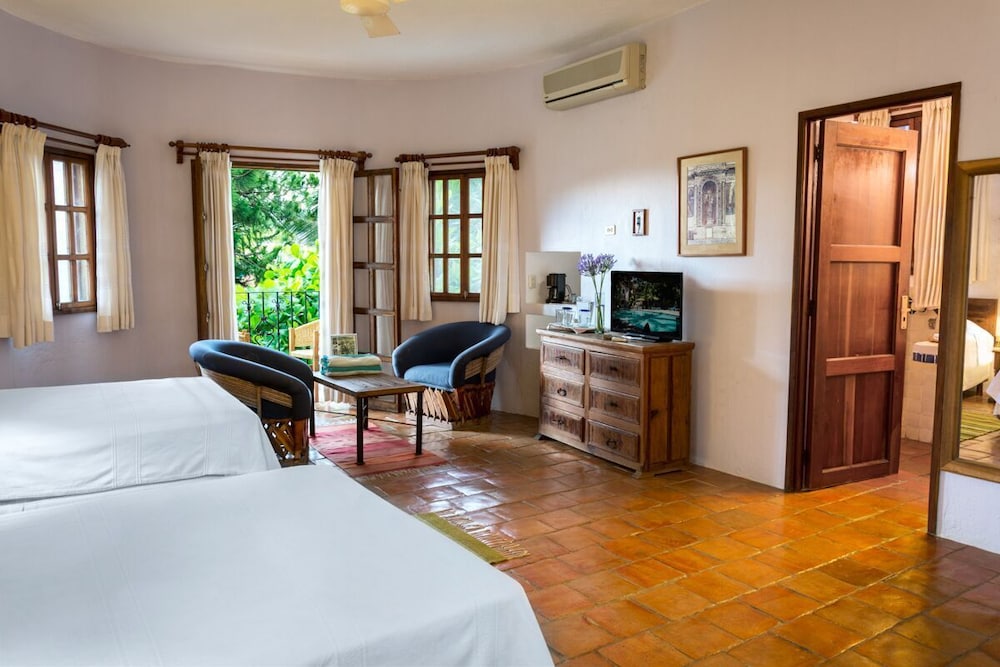 Junior Suite, 2 Double Beds - Photo 3