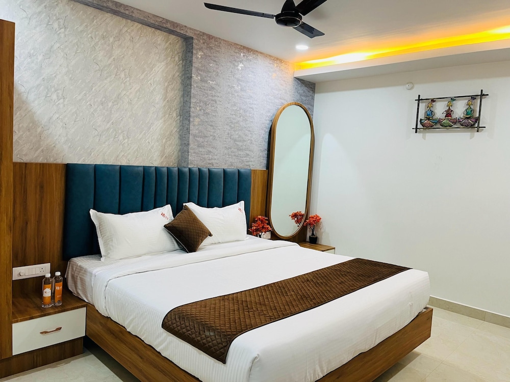 Deluxe Room - Photo 5