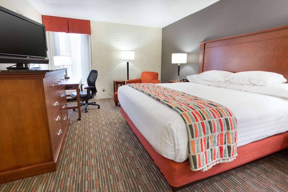 Deluxe Room, 1 King Bed, Refrigerator & Microwave (Upper Floor)