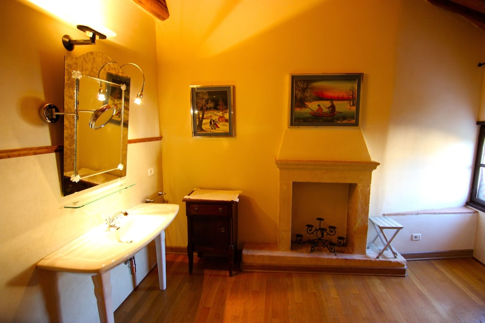 Romantic Suite, Non Smoking, Park View photo 2